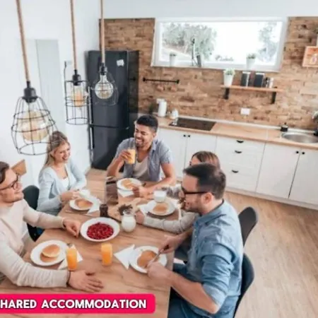 Гостевой дом Rb27Gt - Comfortable Shared Bedroom In Morley Лидс